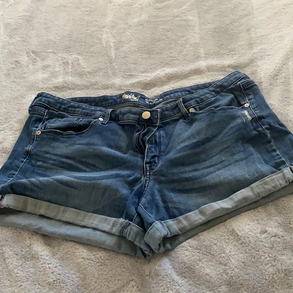 Mossimo denim Mid-Rise Midi jean shorts